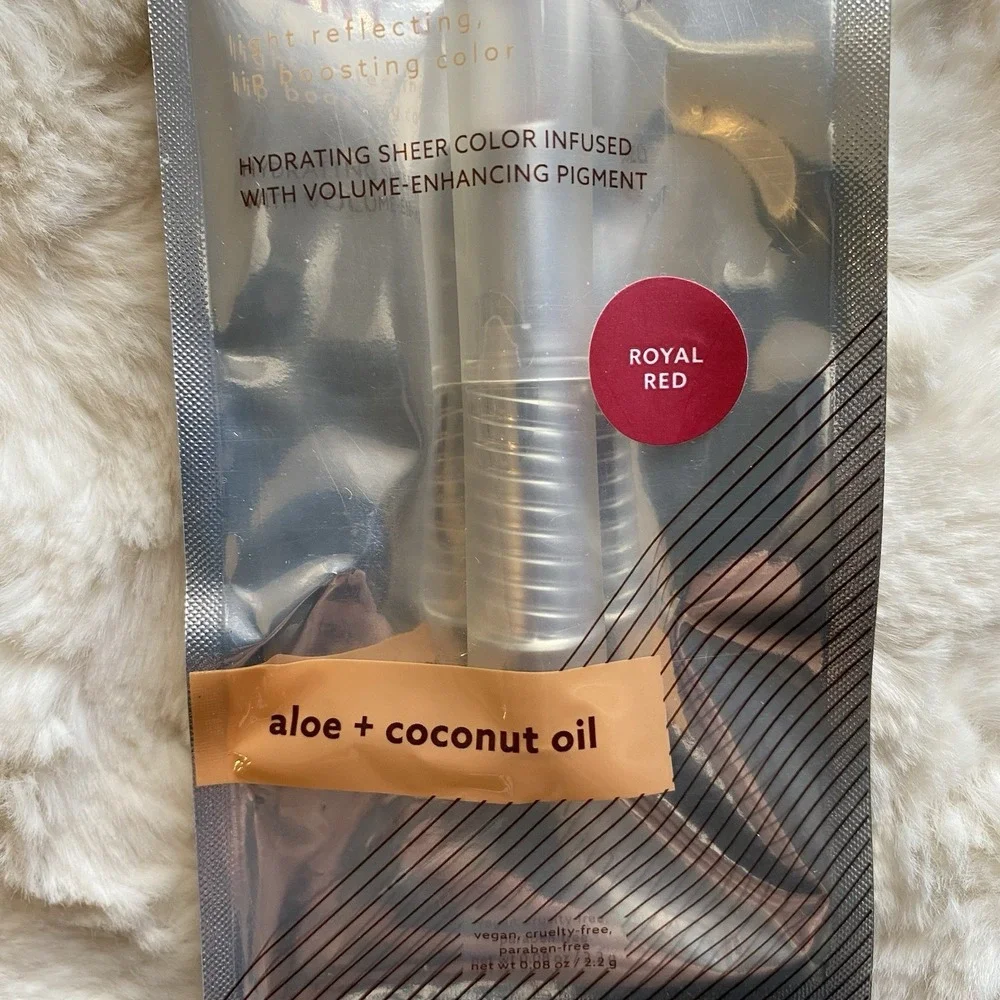 UNDONE Light on Lip Hydrating Light Reflecting ROYAL RED‎ Aloe + Coconut Oil